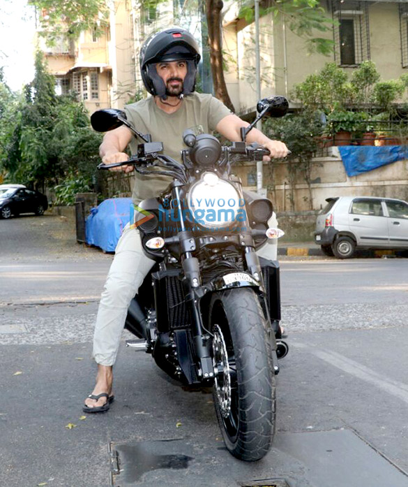 john abraham spotted with his sports car and bike 5