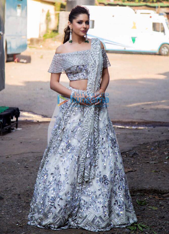 kanika kapoor and sonakshi sinha shoot for the grand finale of om shanti om 3