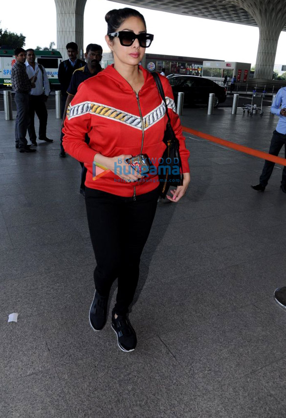 karisma kapoor sridevi and others snapped at the airport 2
