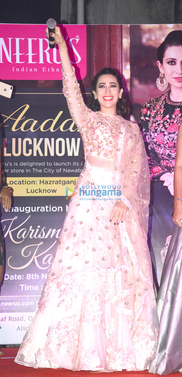 karisma kapoor snapped attending a fashion event in lucknow 6