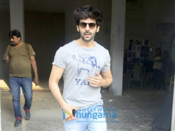 Kartik Aaryan spotted at Bandra