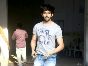 Kartik Aaryan spotted at Bandra