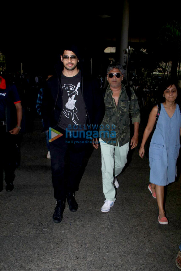 kriti sanon sidharth malhotra snapped at the airport 4