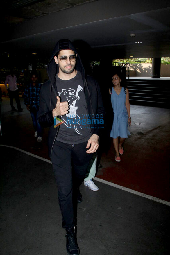 kriti sanon sidharth malhotra snapped at the airport 6
