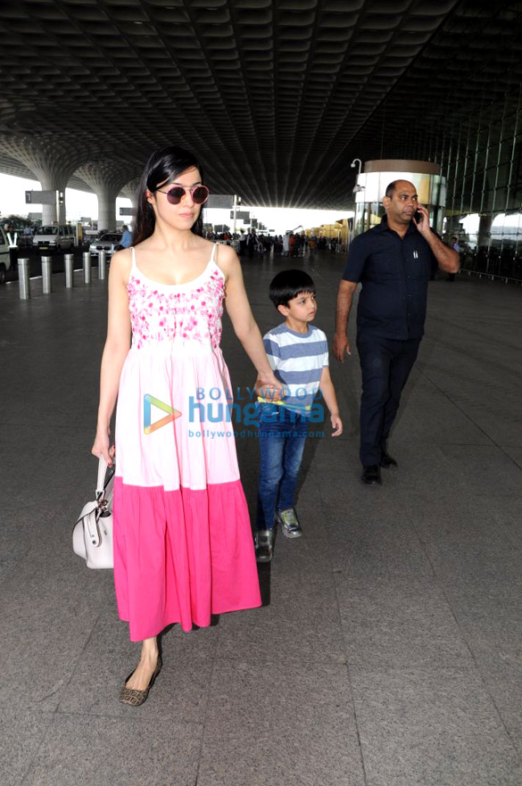 kriti sanon and sanjay leela bhansali snapped at the airport 8
