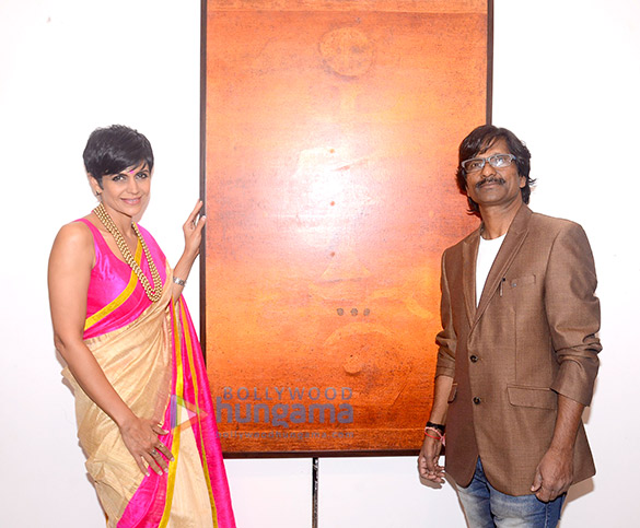 mandira bedi inaugurates ramesh thorats painting exhibition 1