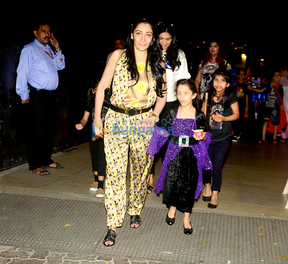 manyata dutt snapped with kids 2 2