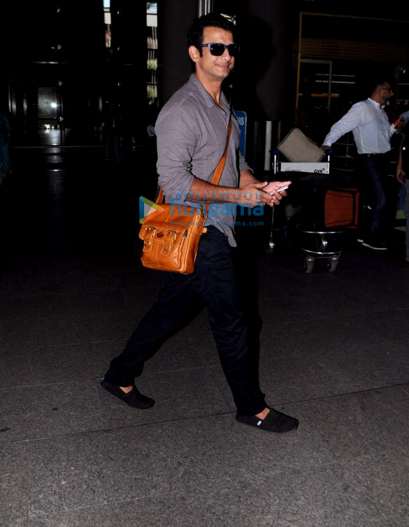 neha sharma yami gautam and others snapped at the airport 10