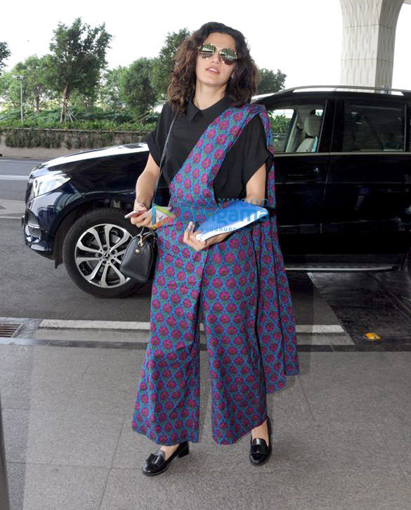 rani mukerji suniel shetty athiya shetty and others snapped at the airport 3