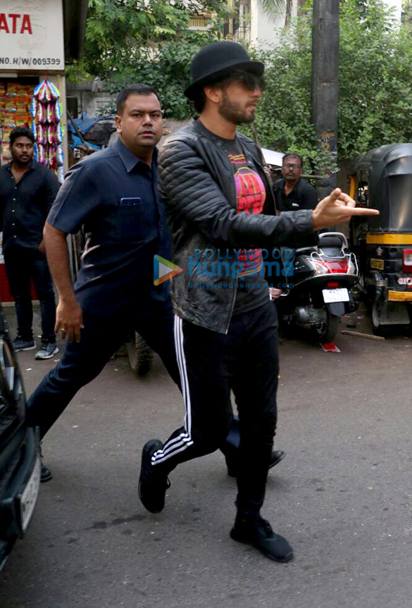 ranveer singh snapped at khar 6
