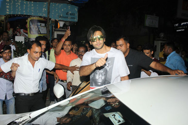 Ranveer Singh was spotted in his new look and we wonder what it is for-2