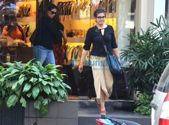 raveena tandon snapped at a jewellery store in khar 3