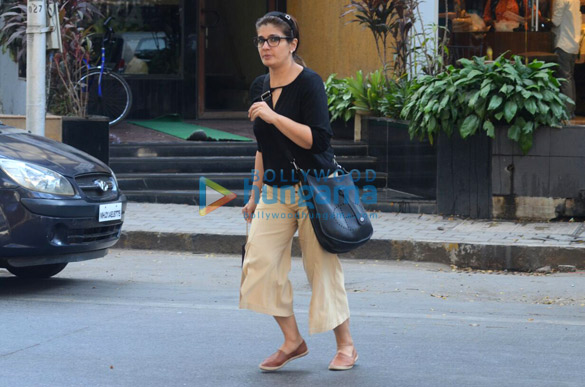 Raveena Tandon snapped at a jewellery store in Khar