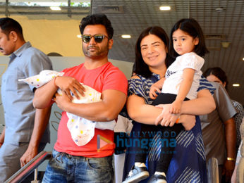 Sachiin Joshi snapped with his new born baby