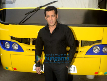 Salman Khan, Varun Dhawan, Ayush Sharma & Ashutosh Gowariker snapped at Mehboob studio in Bandra