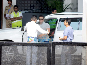 Salman Khan snapped leaving to attend IIFA 2017 in Goa