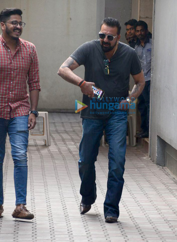 sanjay dutt snapped at the office of vishesh films 3