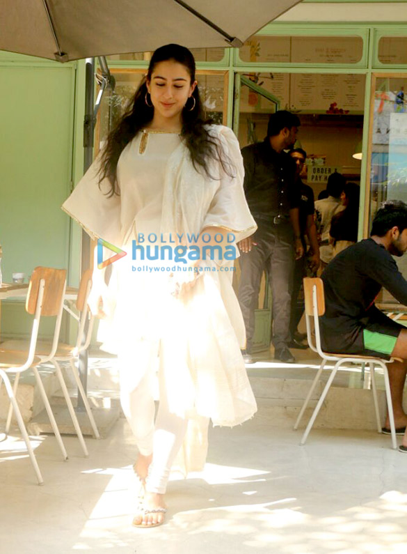 sara ali khan snapped in mumbai 3 2