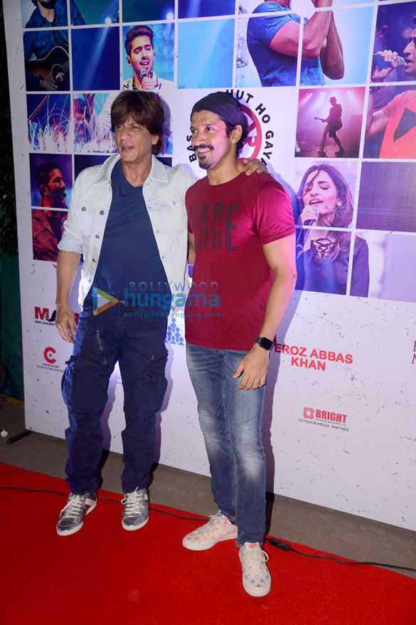 Shah Rukh Khan and Farhan Akhtar at Lalkar concert Shah Rukh Khan and Farhan Akhtar at Lalkar concert