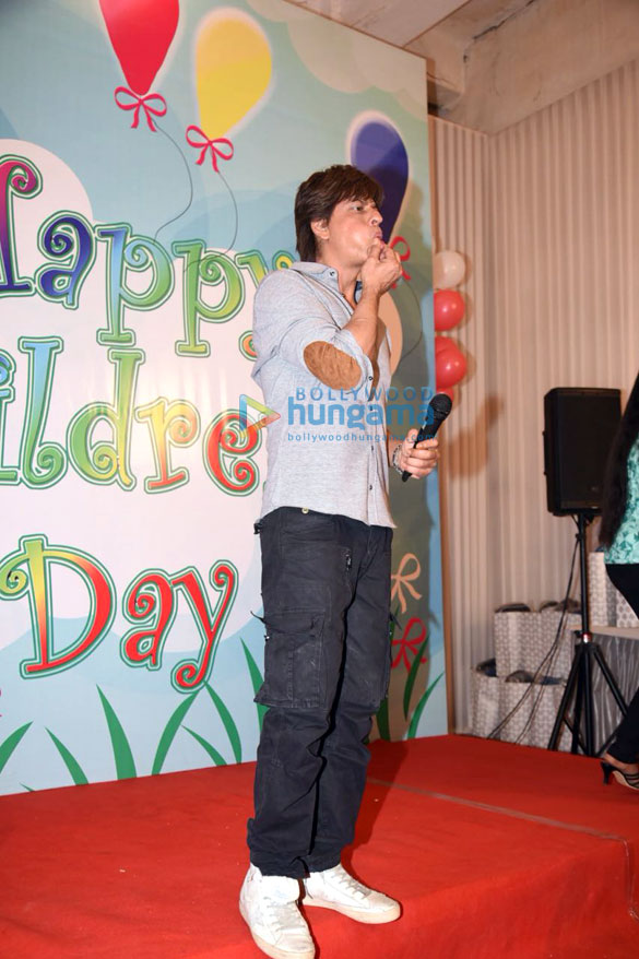 shah rukh khan celebrates childrens day with spark a change foundation 5