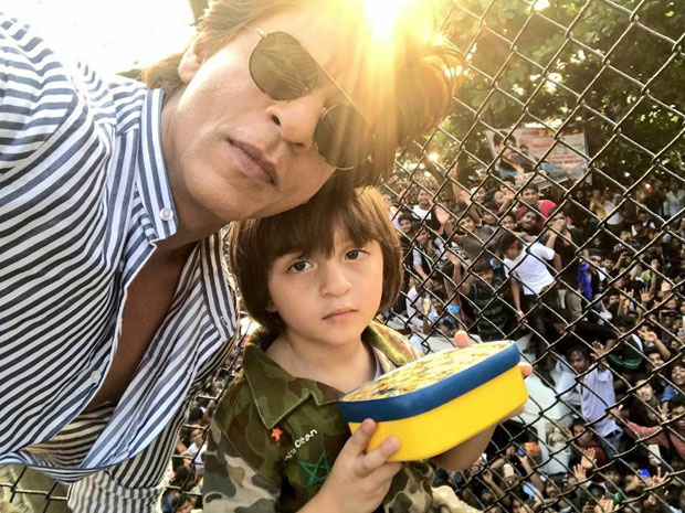 Shah Rukh Khan poses little Abram and a massive crowd on his 52nd birthday -1