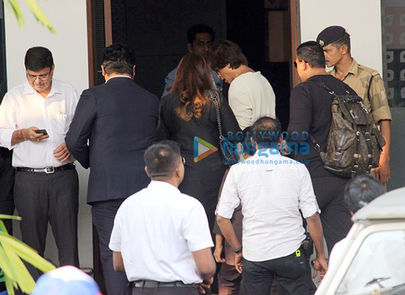 shah rukh khan snapped in the new look 4