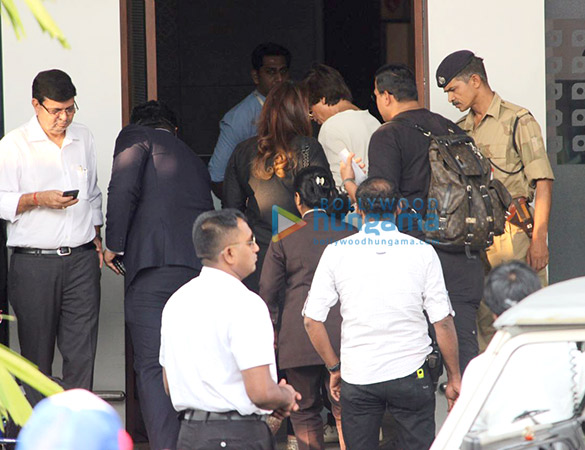 shah rukh khan snapped in the new look 5