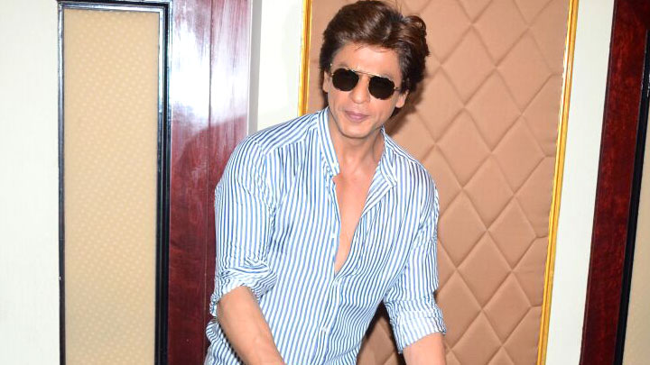 Shah Rukh Khan’s QUIRKY Reply To A Journalist When Asked About Paani Puri Shah Rukh Khan’s QUIRKY Reply To A Journalist When Asked About Paani Puri