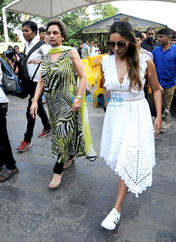 shah rukh khans birthday party attendees return from alibaug 01