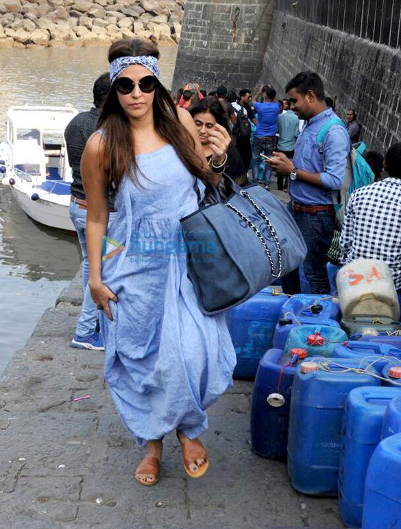 shah rukh khans birthday party attendees return from alibaug 06