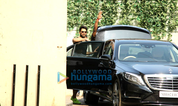 shahid kapoor spotted after his gym session in bandra 6