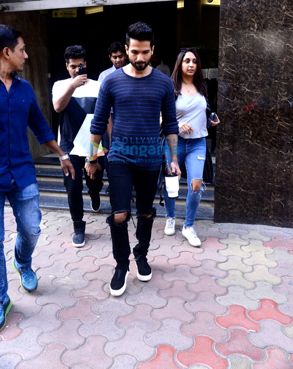 shahid and zareen snapped at lower parel 2