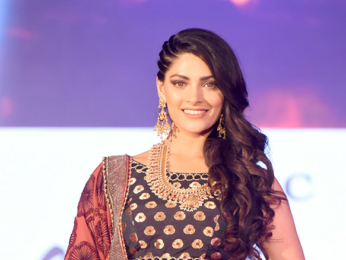 Shamita Shetty and Sayami Kher walk for Roopa Vohra