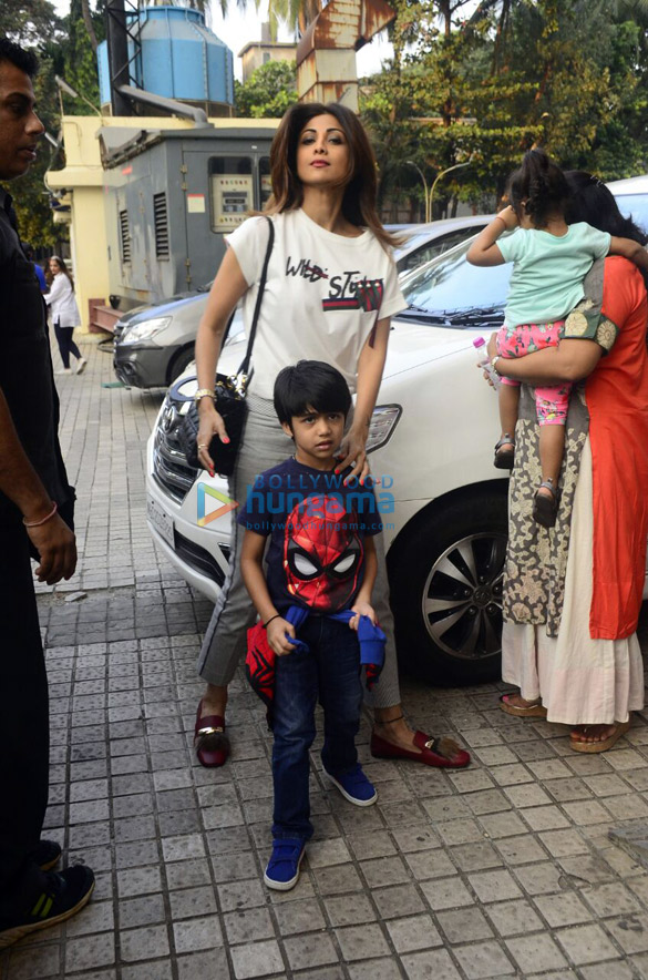 shilpa shetty spotted with son at pvr juhu 1