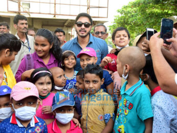 Shreyas Talpade hosts the screening of 'Golmaal Again' for the children of Tata Memorial Hospital