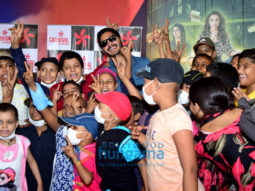 Shreyas Talpade hosts the screening of ‘Golmaal Again’ for the children of Tata Memorial Hospital