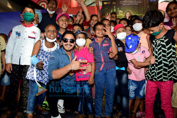 shreyas talpade hosts the screening of golmaal again for the children of tata memorial hospital 3