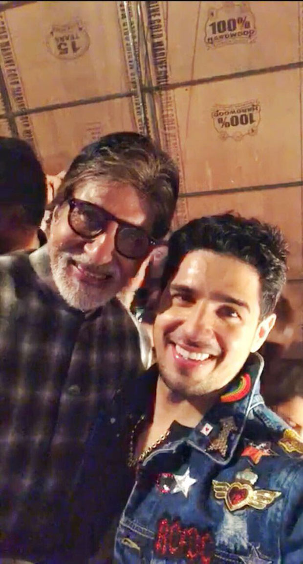 Sidharth Malhotra pays tribute to Amitabh Bachchan dancing to medley of his hit tracks -1