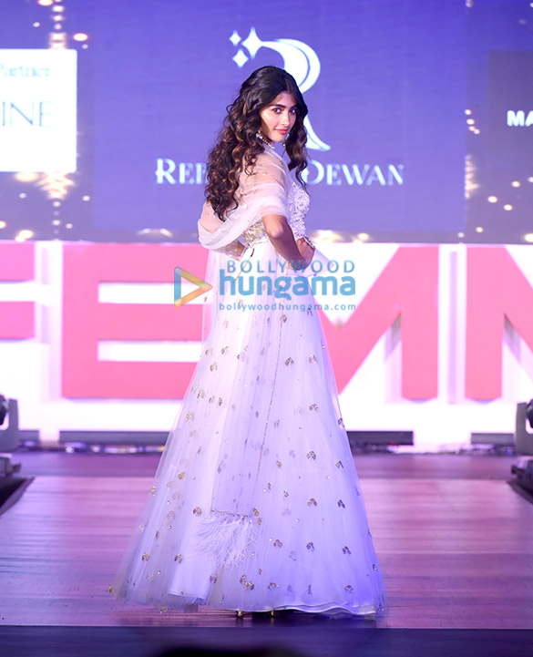 soha ali khan pooja hegde walks for rebecca dewan 12