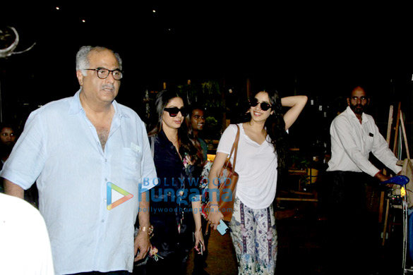 sridevi and family snapped returning from goa 2