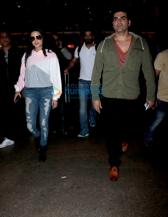 sunny arbaaz and others snapped at the airport 4