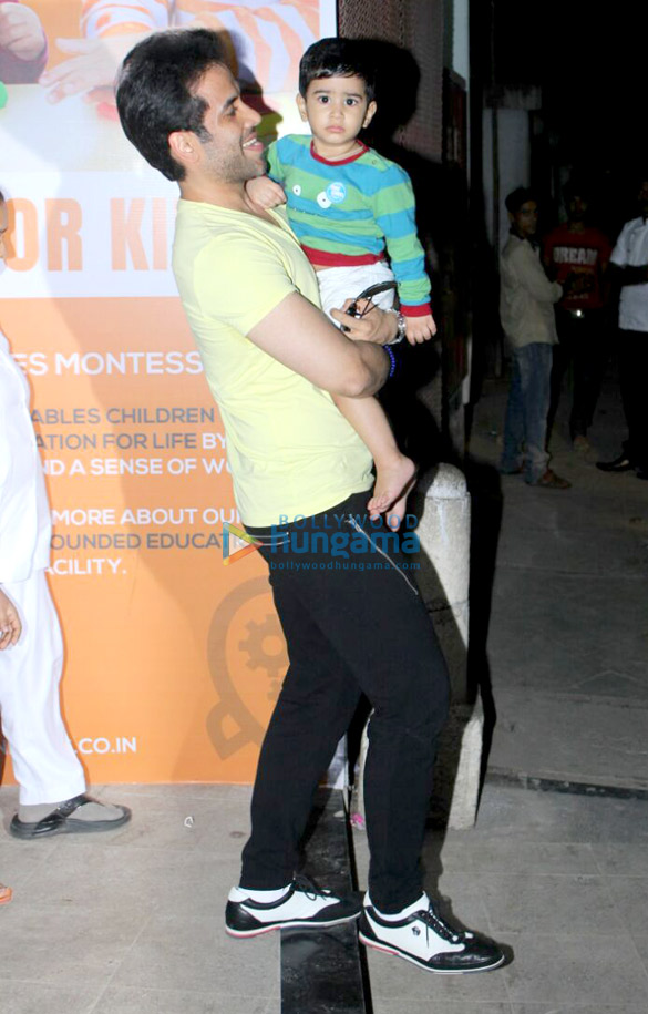 tusshar kapoor snapped with his son laksshya outside the gym 3