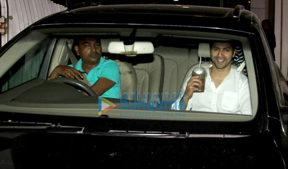 varun dhawan snapped at siddharth roy kapoors office 2