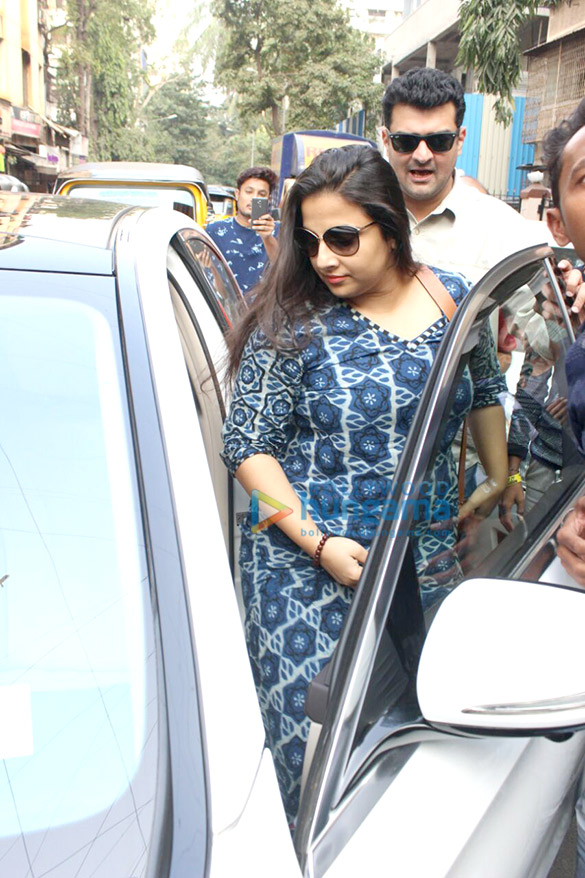Vidya Balan and Siddharth Roy Kapur spotted at Indigo Vidya Balan and Siddharth Roy Kapur spotted at Indigo