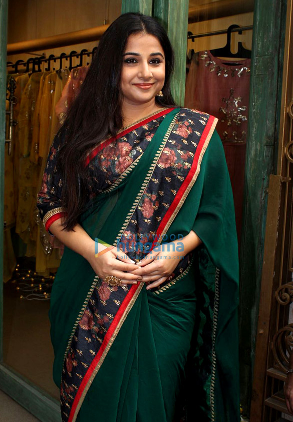vidya balan and manav kaul promote tumhari sulu at an outlet of gopi vaid 5