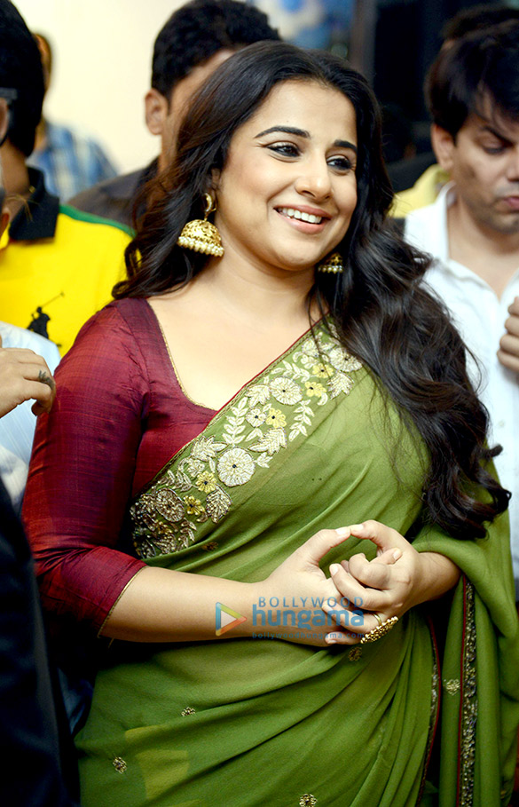 vidya balan visits a salon in delhi 2