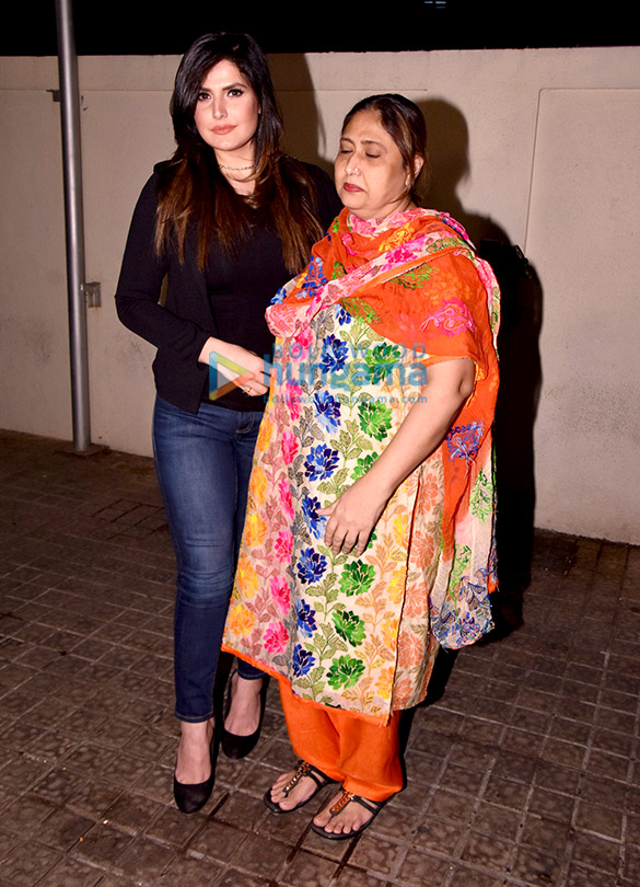 zareen khan hosts aksar 2 screening 2