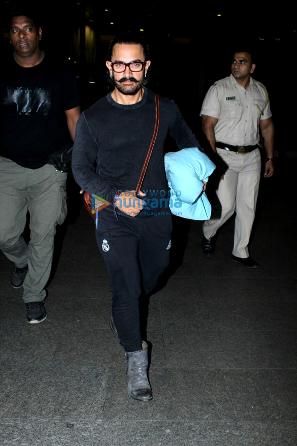Aamir Khan arrived back from Bangkok Aamir Khan arrived back from Bangkok