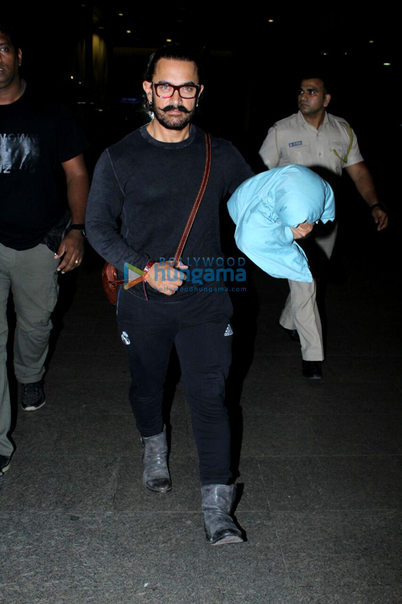 aamir khan arrived back from bangkok 4