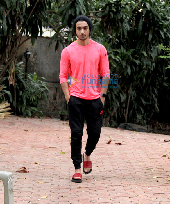aayush sharma snapped at the dance class 4